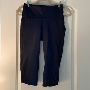 Fitness cleanout!LululemonCapri leggings 6 NWT